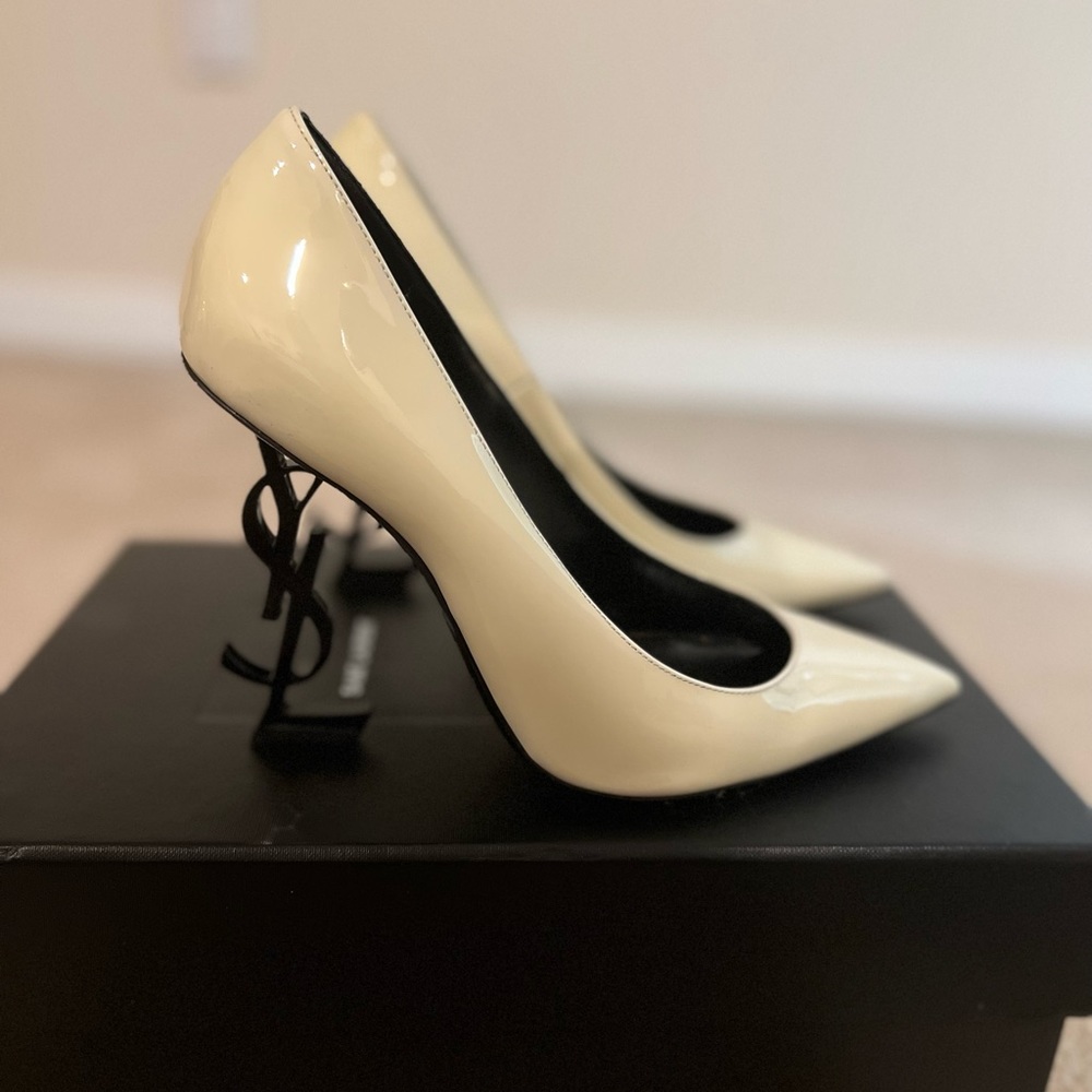 Saint Laurent Neutro Pump. YSL heel.